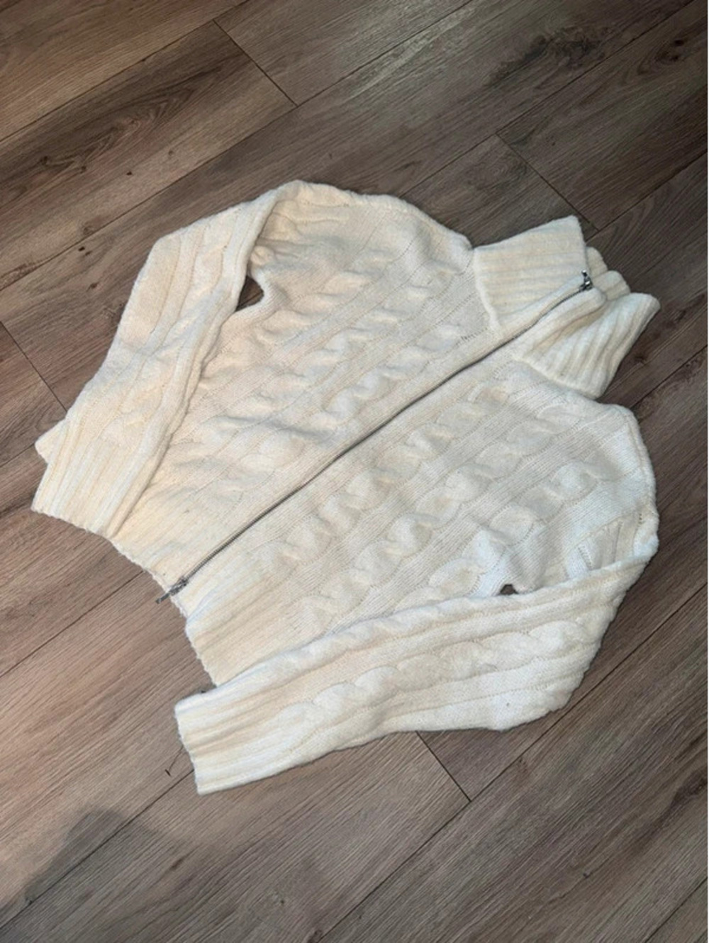 hollister cable knit full zip sweater